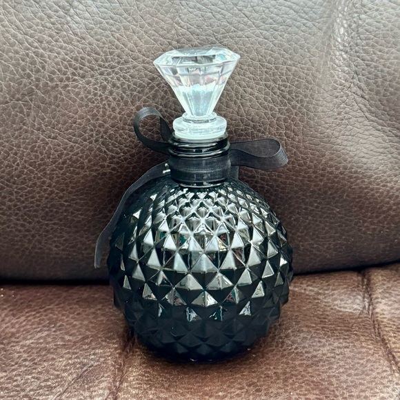Round Black Glass Potion Bottle with Metal Spider Charm - Picture 8 of 11